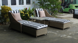 Wicker Outdoor Sun Lounger with spray stone board