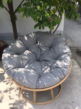 Simple Wicker Round Daybed with a comfy cushion